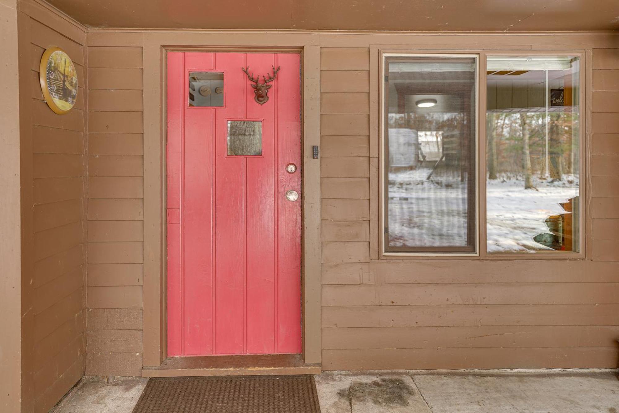 Pet-Friendly Irons Cottage About 4 Mi To Sand Lake! Exterior foto
