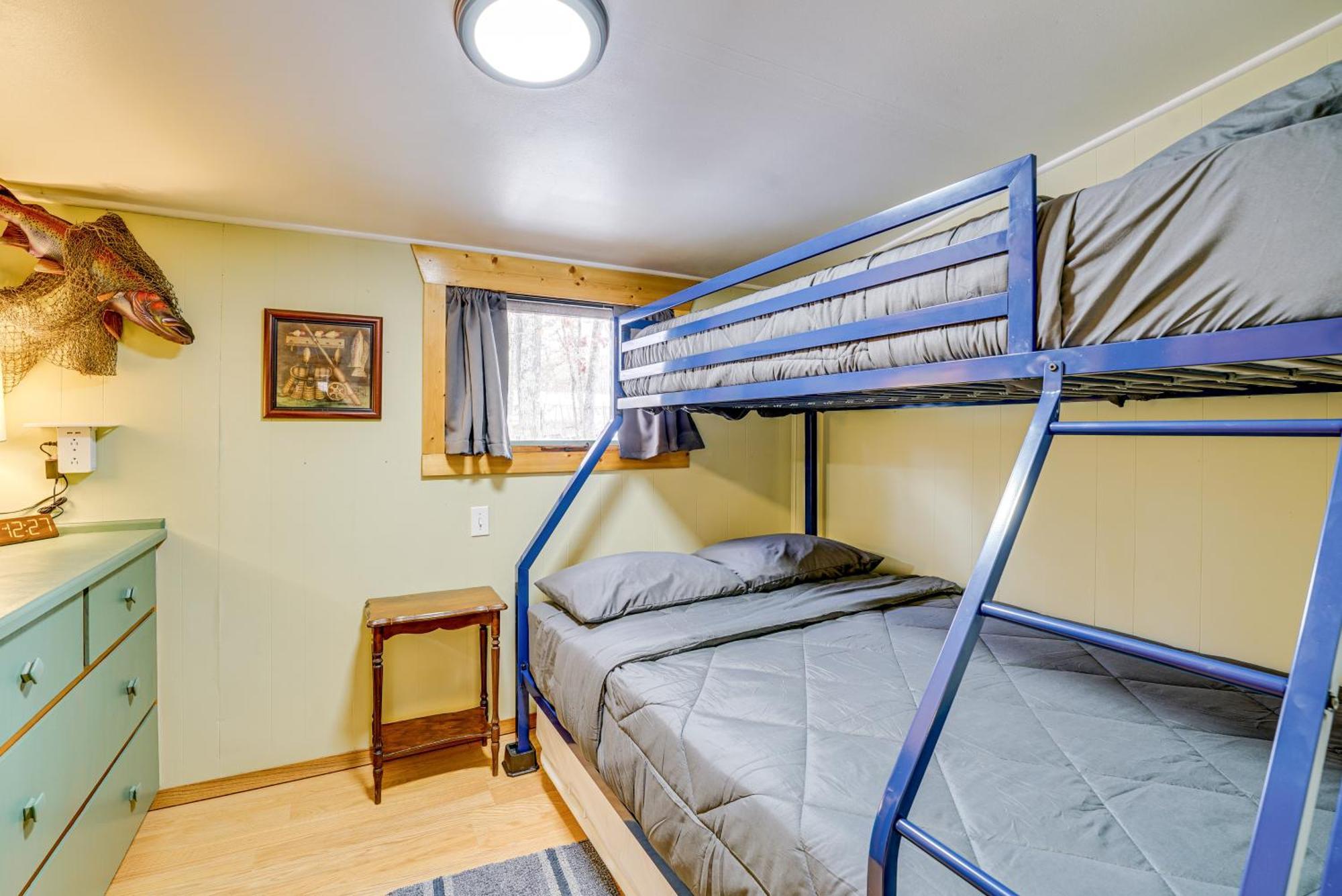 Pet-Friendly Irons Cottage About 4 Mi To Sand Lake! Exterior foto