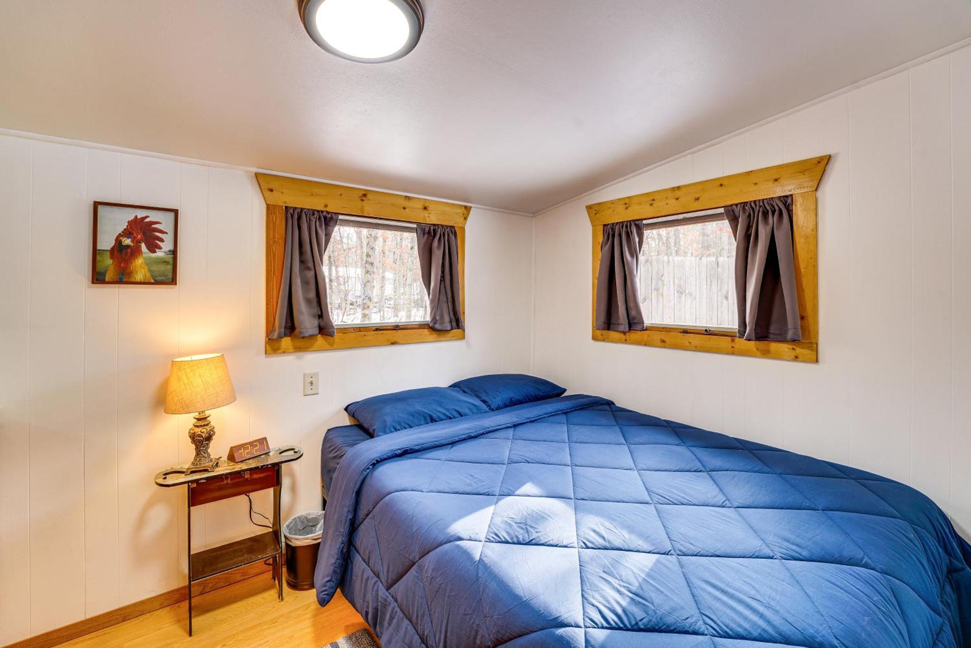 Pet-Friendly Irons Cottage About 4 Mi To Sand Lake! Exterior foto