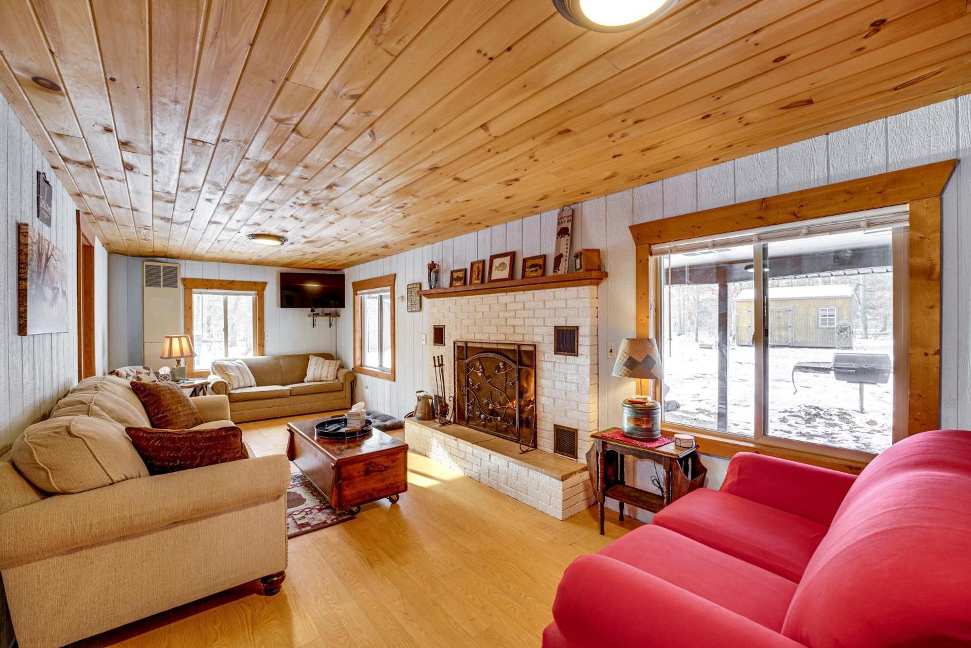 Pet-Friendly Irons Cottage About 4 Mi To Sand Lake! Exterior foto