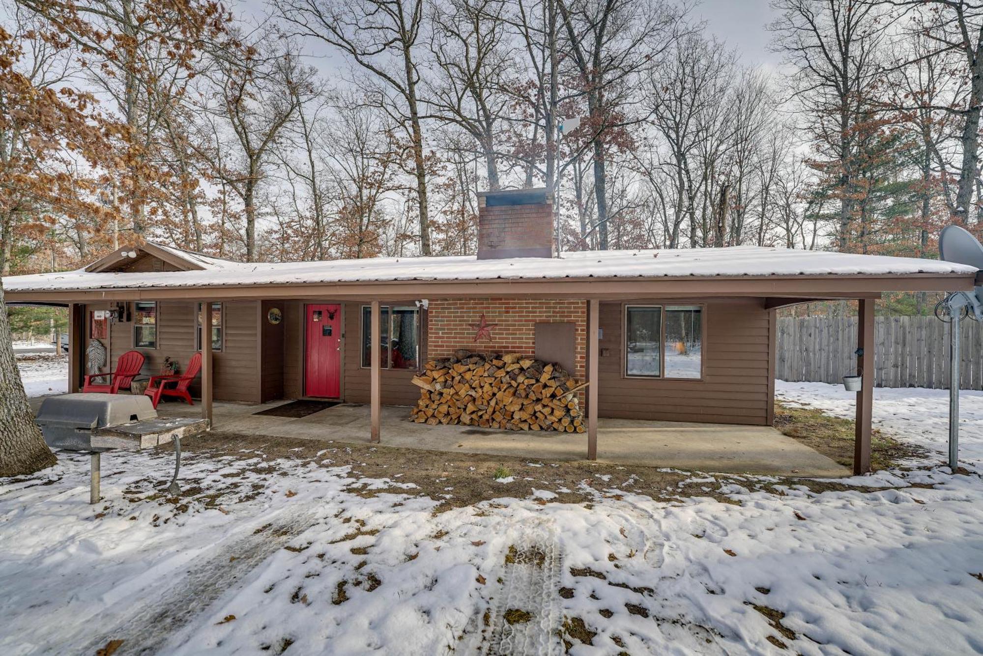 Pet-Friendly Irons Cottage About 4 Mi To Sand Lake! Exterior foto